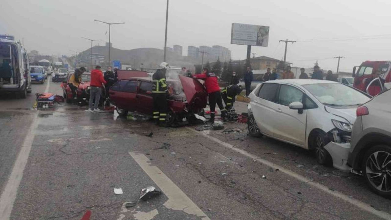 Kırıkkale’de zincirleme trafik kazası: 5 yaralı