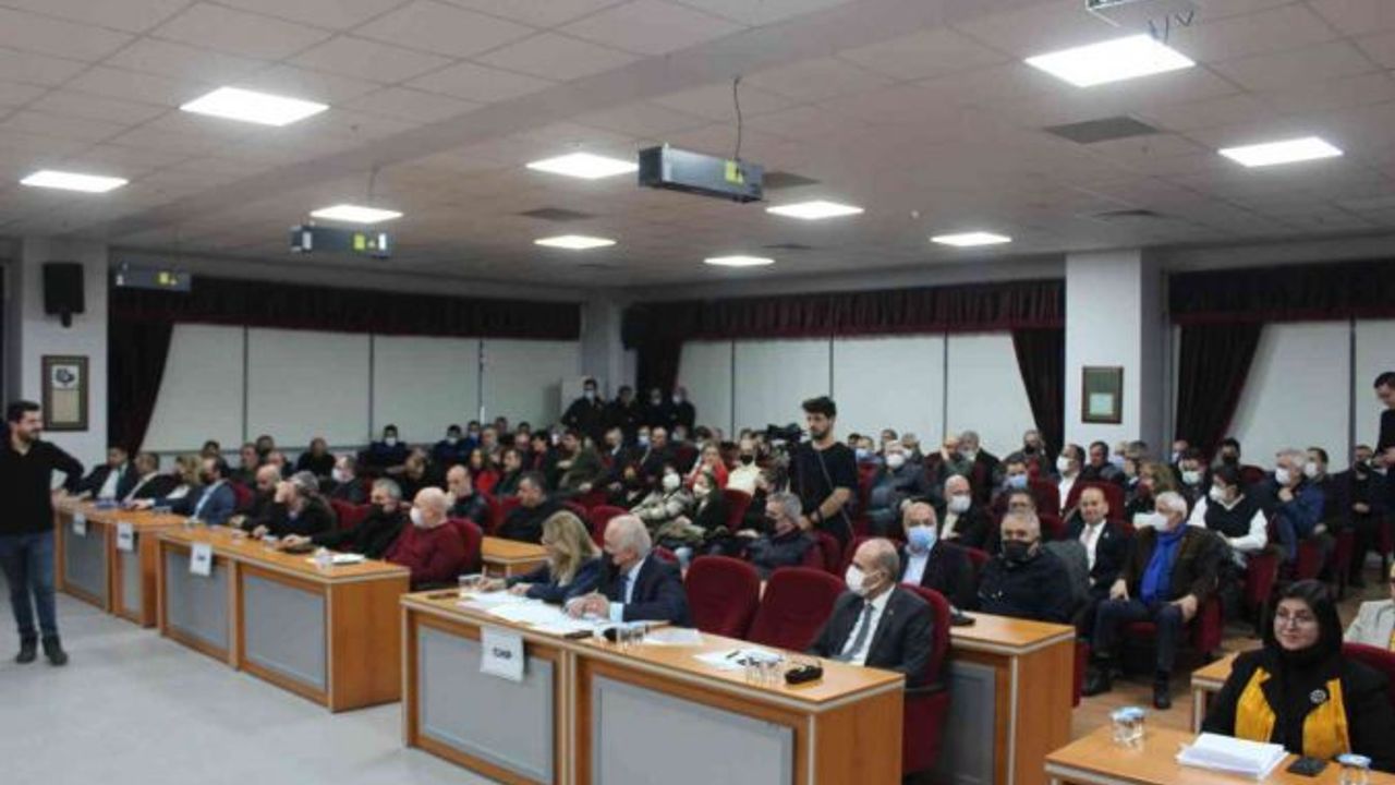 4 meclis üyesinin üyelikleri düşürüldü