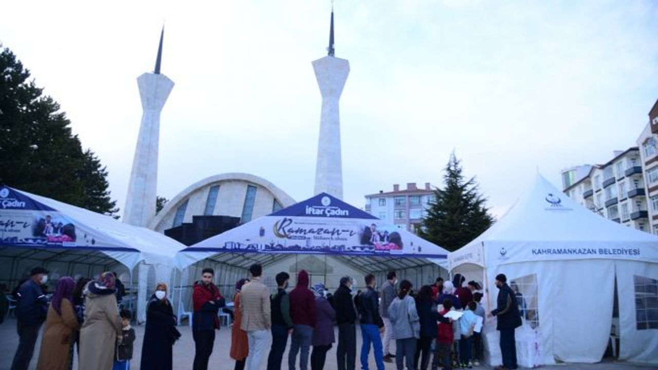 Başkan Oğuz ilk iftarda vatandaşlarla buluştu