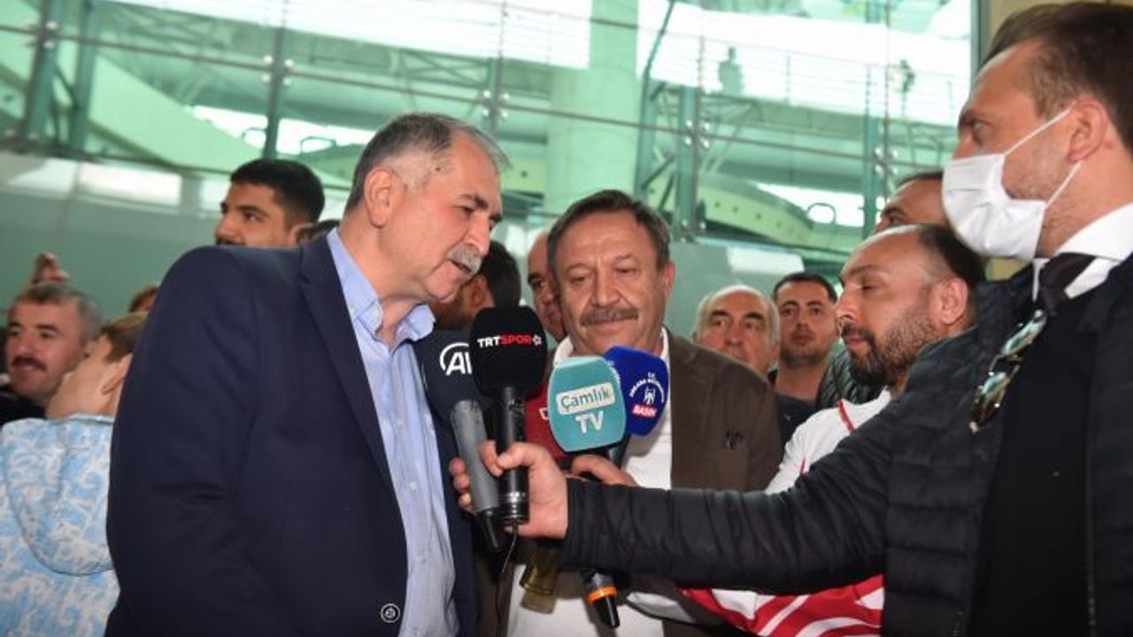 ASKİ SPORLU ŞAMPİYON MİLLİ GÜREŞÇİLER BAŞKENT’TE COŞKUYLA KARŞILANDI