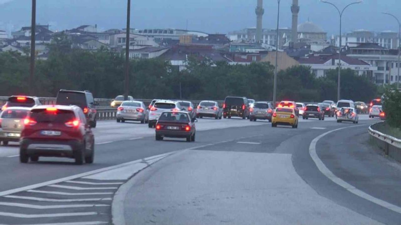 İstanbul trafiği Ankara'ya doğru akmaya başladı