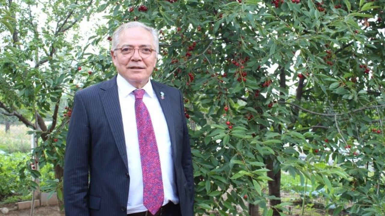 Mehmet Ali Karamemiş  "Bayramlar beni küçük şeylerle mutlu olabilmenin muazzam güzelliğine götürüyor” 