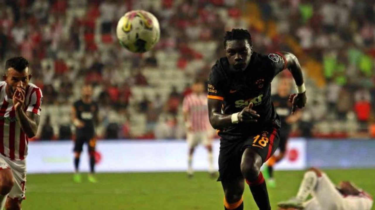 Muslera tutuyor Gomis atıyor, Aslan kükrüyor