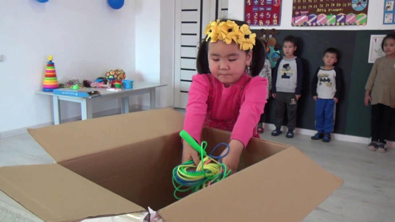 TANRI  DAĞLARI’NDAN DEPREMZEDE ÇOCUKLARA OYUNCAK