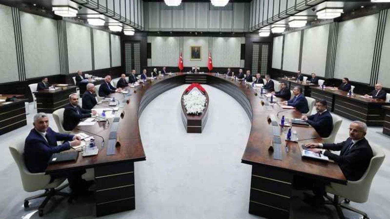 Yenilenen Cumhurbaşkanlığı kabinesinin ilk toplantısı başladı
