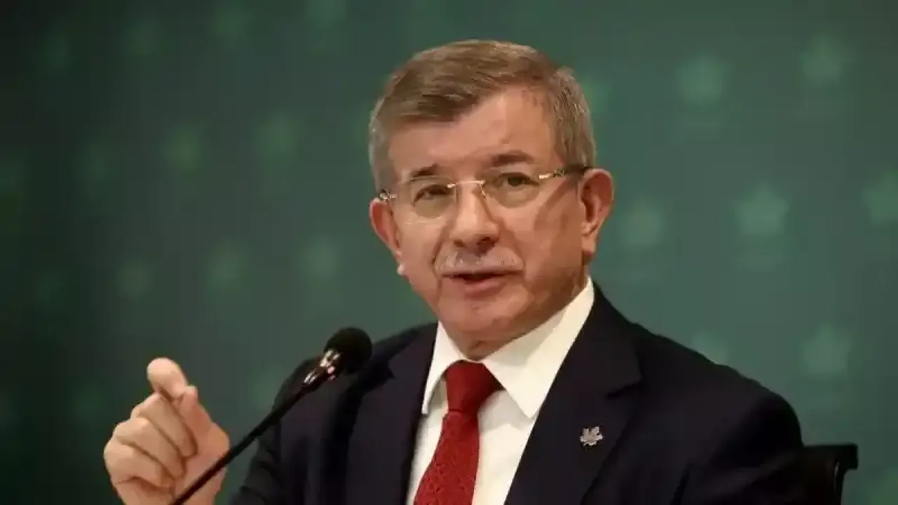 Ahmet Davutoğlu: "Mehmet Şimşek, en ufak bir yolsuzluğunun olmadığı bir geçmişe sahip"