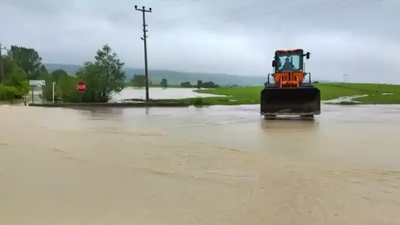 Okullar bir gün daha tatil edildi! Samsun ve Ordu'da sel felaketi