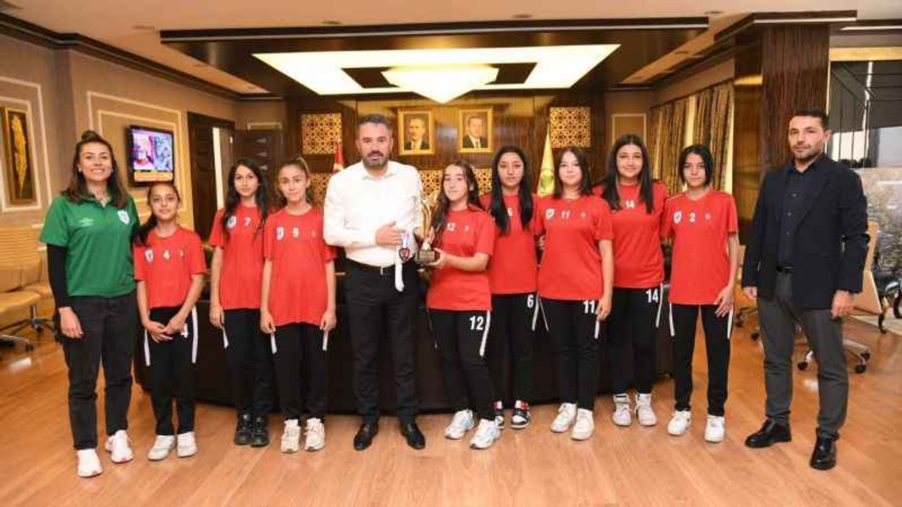 Başarılı Sporculardan Ertuğrul Başkan’a Ziyaret