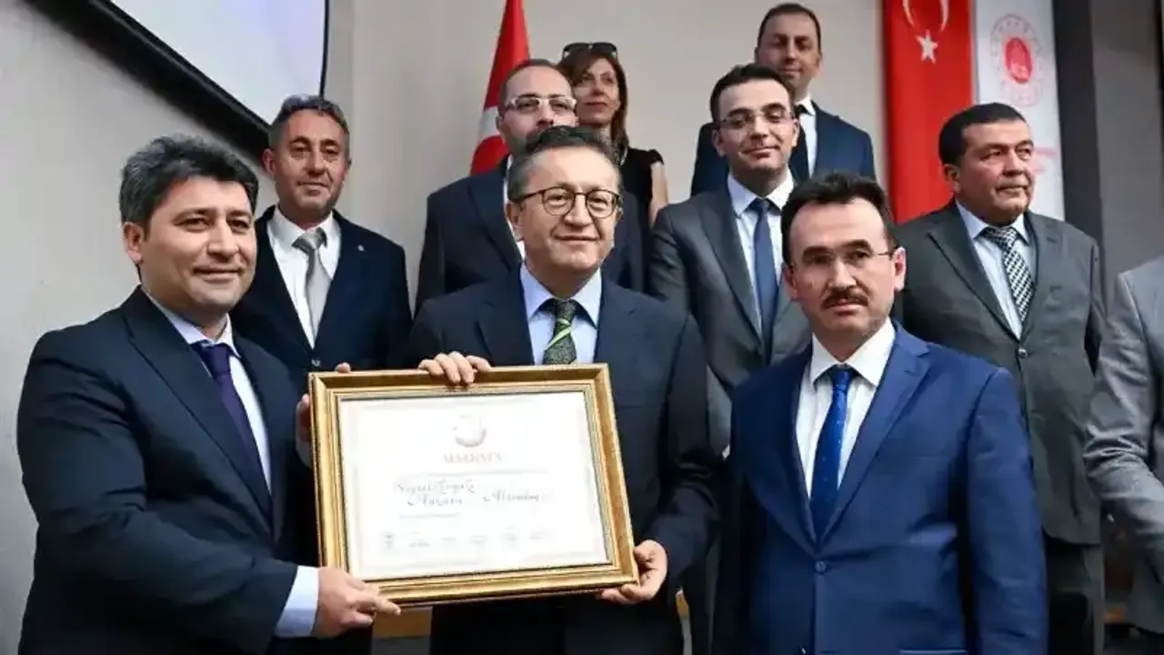 Mazbatasını alan Tiryaki: "Veysel Tiryaki belediyeciliğini herkes bilir"