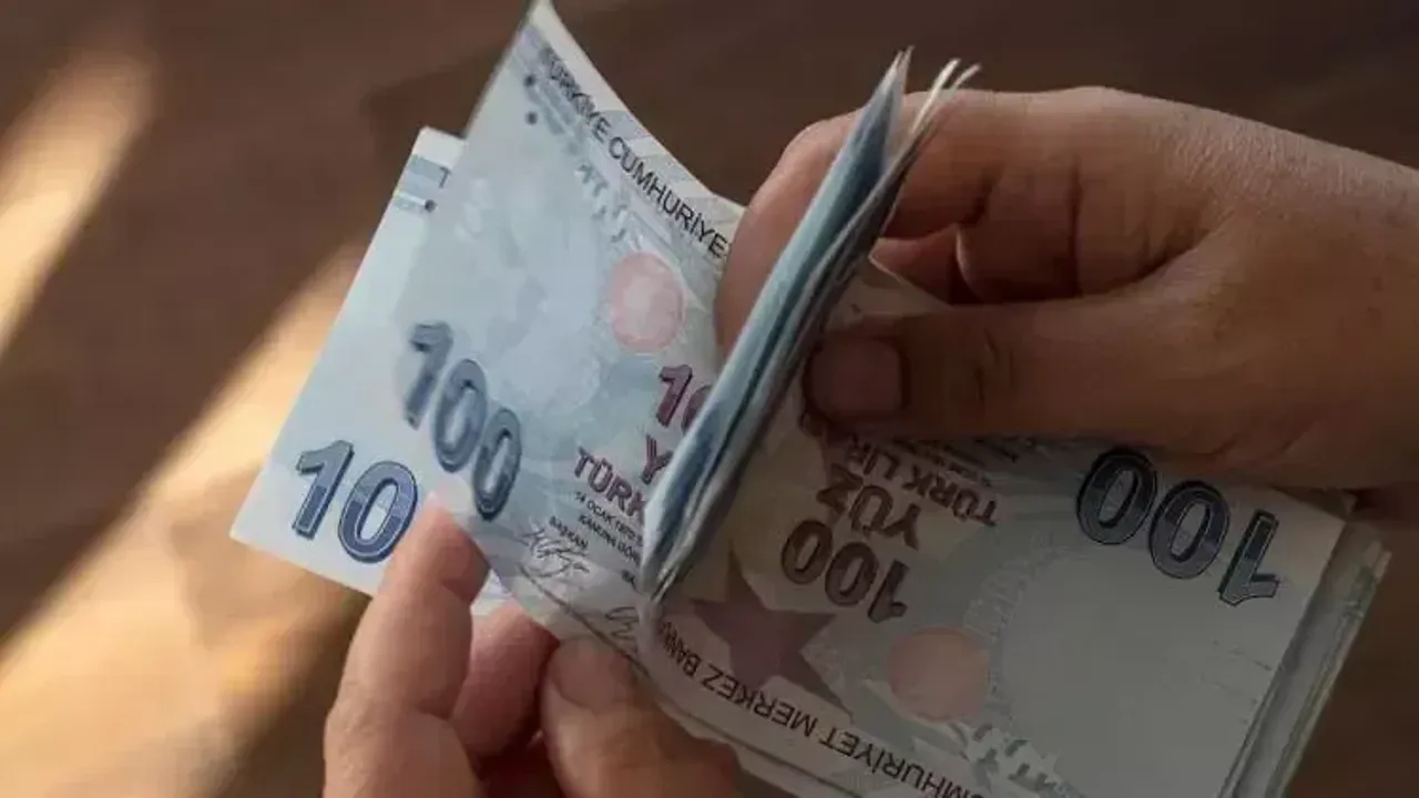 Emeklinin Zam Farkı Bugün Hesaplarda: Kim Ne Kadar Zam Farkı Alacak?