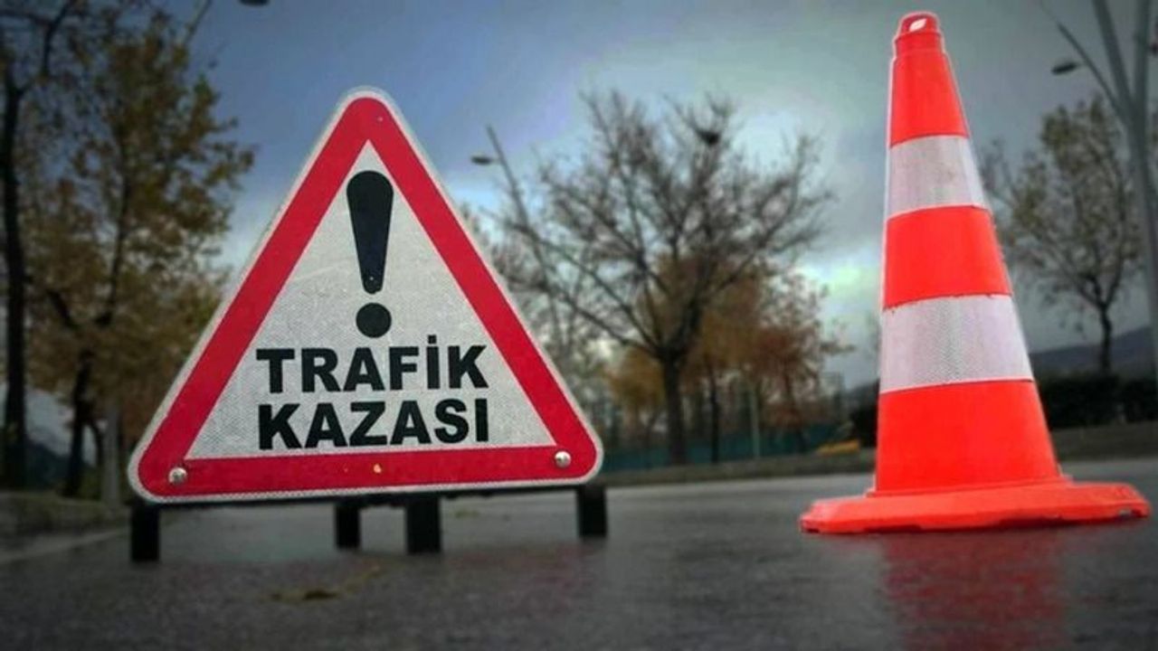  Keçiören'de Motosikletin Yayalara Çarpması Sonucu İki Kişi Ağır Yaralandı