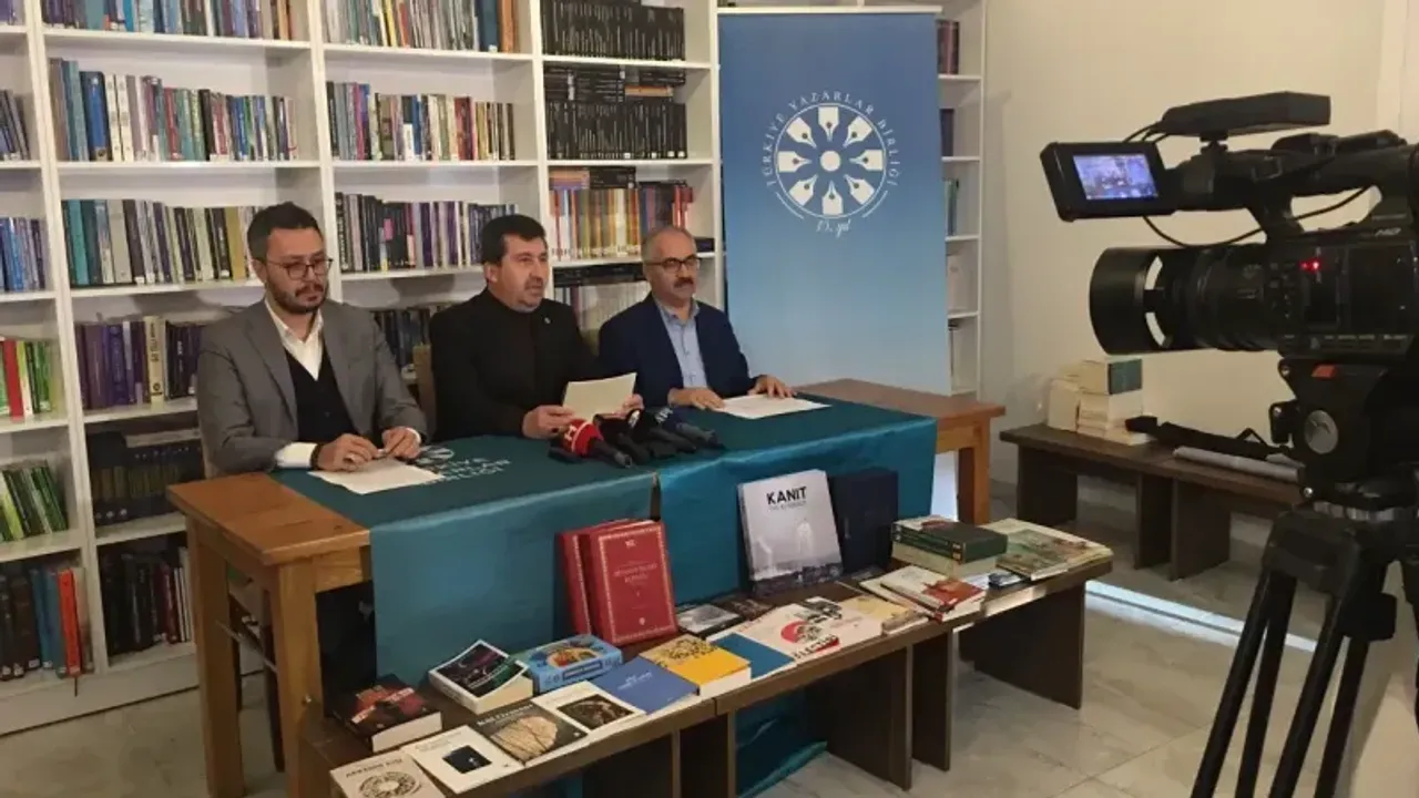 2024'ün İlham Veren Yazar ve Sanatçıları Ödüllendirildi