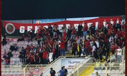 Kırmızı Kara Geliyor 