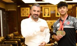 U15 Avrupa Halter Şampiyonu Emre Kartal'dan Ertuğrul Çetin'e ziyaret
