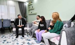 Pursaklar Belediye Başkanı Ertuğrul Çetin'den İftar Öncesi Çat Kapı Ziyaret
