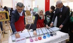 Gölbaşı Kaymakamı Erol Rüstemoğlu ve Gölbaşı Belediye Başkanı Ramazan Şimşek’ten Ebru Sanatı Uygulamaları