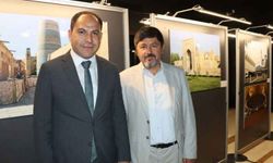 Başhekim Op. Dr. Uğur Yıldız'ın "Zamanın İzlerini Taşıyan Mabetler" sergisine yoğun ilgi