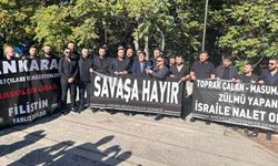 Ankaralı müzisyenler İsrail'i kınadı: Büyükelçilik önüne siyah çelenk bırakıldı!
