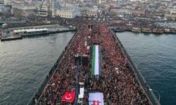 Galata Köprüsü’nde “Şehitlerimize Rahmet, Filistin’e Destek, İsrail’e Lanet” yürüyüşüne binlerce kişi katıldı!