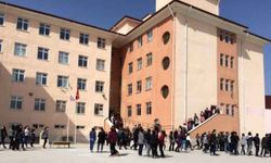 Ankara'da bir lise öğrencisi okulun 4'üncü katından düştü!