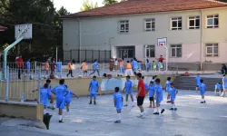 Pursaklar Belediyesi’nden Çocuklara Spor Malzemesi Hediyesi