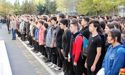 9 Eylül’de Okullarda Şehitler İçin Özel Anma: Bayrak Töreni Öncesi Bir Dakikalık Saygı Duruşu!