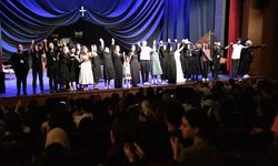 Pursaklar'da Tiyatro Rüzgarı: Genç Yetenekler Sahnede Büyüledi!