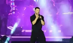 Ünlü Şarkıcı Murat Boz'a Sahnede Saldırı!