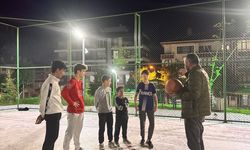 Pursaklar Belediye Başkanı Ertuğrul Çetin, gençlerle sahada buluştu