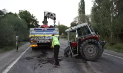 Ankara’da feci kaza: Kamyonet ile traktör çarpıştı, 3 yaralı