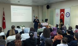 Gazeteci Bayram Polat'tan "Sağlıkta dijital iletişim ve sosyal medya etkisi" konferansı
