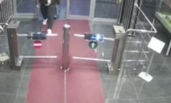 Sosyal medyadan tanıştığı kişiyi eve çağıran kadın, sevgilisiyle birlikte darp edip gasp etti