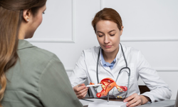 Rahim Sarkması Ameliyatı ve Rahim Alma Ameliyatı: Belirtiler, Süreç ve Kalıcı Tedavi Yöntemleri