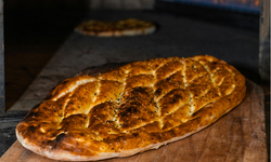 Türkiye Fırıncılar Federasyonu, 2026 yılı Ramazan ayına ilişkin pide fiyatlarını kamuoyuyla paylaştı.