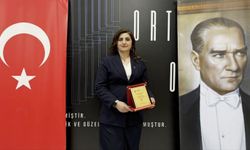 Ankara’da “İz Bırakan Kadınlarımız” Programında Dr. Şehla Aslan’a Onur Ödülü