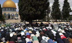 Mescid-i Aksa’da 41 Gün Sonra İlk Cuma Namazı: On Binlerce Müslüman Saf Tuttu