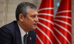 CHP'de Siyasi Deprem: Özgür Özel ve Ekibi Parti Meclisinden Toplu İstifa Kararı Aldı!