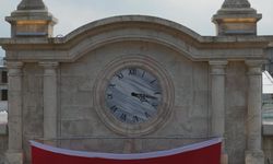 Hatay'ın 98 Yıllık Tarihi Valilik Binasında Saat 04.17'de Sabitlendi