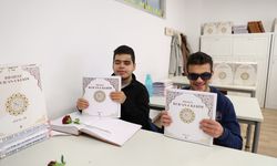TDV’den Görme Engelli Öğrencilere Braille Kur’an-ı Kerim Hediyesi