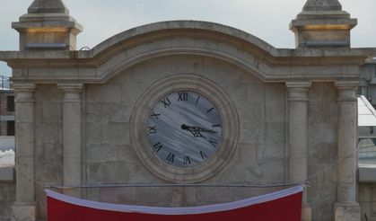 Hatay'ın 98 Yıllık Tarihi Valilik Binasında Saat 04.17'de Sabitlendi