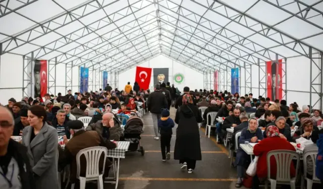 Etimesgut'ta 4 farklı noktada kurulan iftar sofrası misafirleri ağırlıyor