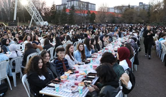 Ankara Üniversitesi'nde 8 bin öğrenci iftar sofrasında bir araya geldi