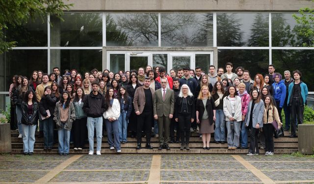 ODTÜ’lü öğrenciler, Etimesgut Belediye Başkanına tasarımlarını sunarak projeye katkı sağladı