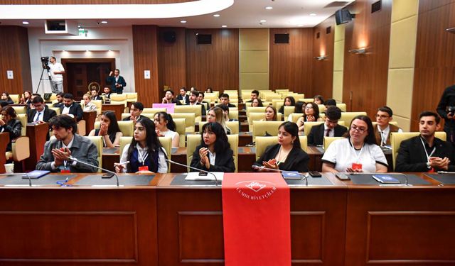 Ankara’da Belediye Meclisi gençlere emanet edildi