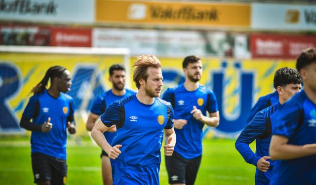 Teknik Direktör Mustafa Kaplan, performansla parlayan isimleri ödüllendirdi