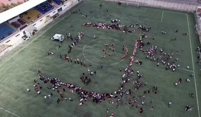 Çubuk’ta gençlik yürüyüşü renkli görüntülere sahne oldu