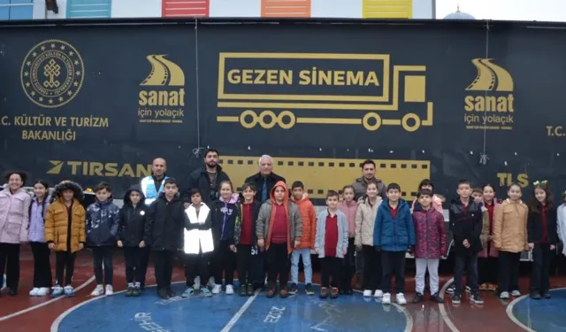 Gezen sinema tırı Anadolu’nun kalbine beyaz perdeyi taşıyor