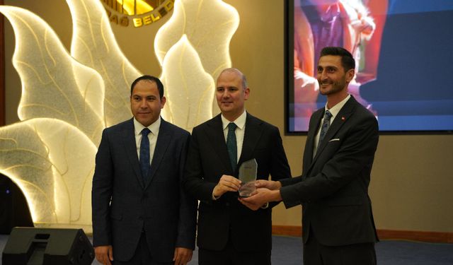 Medya Ankara'dan AK Parti Genel Başkanı Ömer İleri’ye Yılın Milletvekili Ödülü