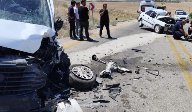 Sincan'da kafa kafaya çarpışma: 1 ölü, 1 yaralı