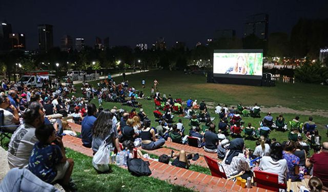 Çankaya’da açık hava sinema keyfi başlıyor! 9 film, 15 noktada